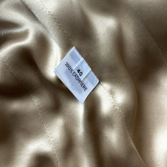 Kiton women’s blazer, size 40 - Picture 3 of 5